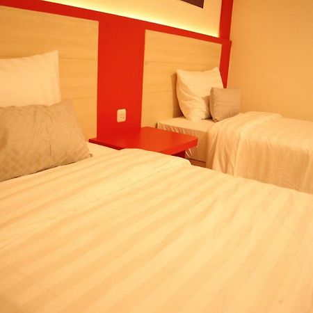 D'Carol Hotel 수라바야 외부 사진